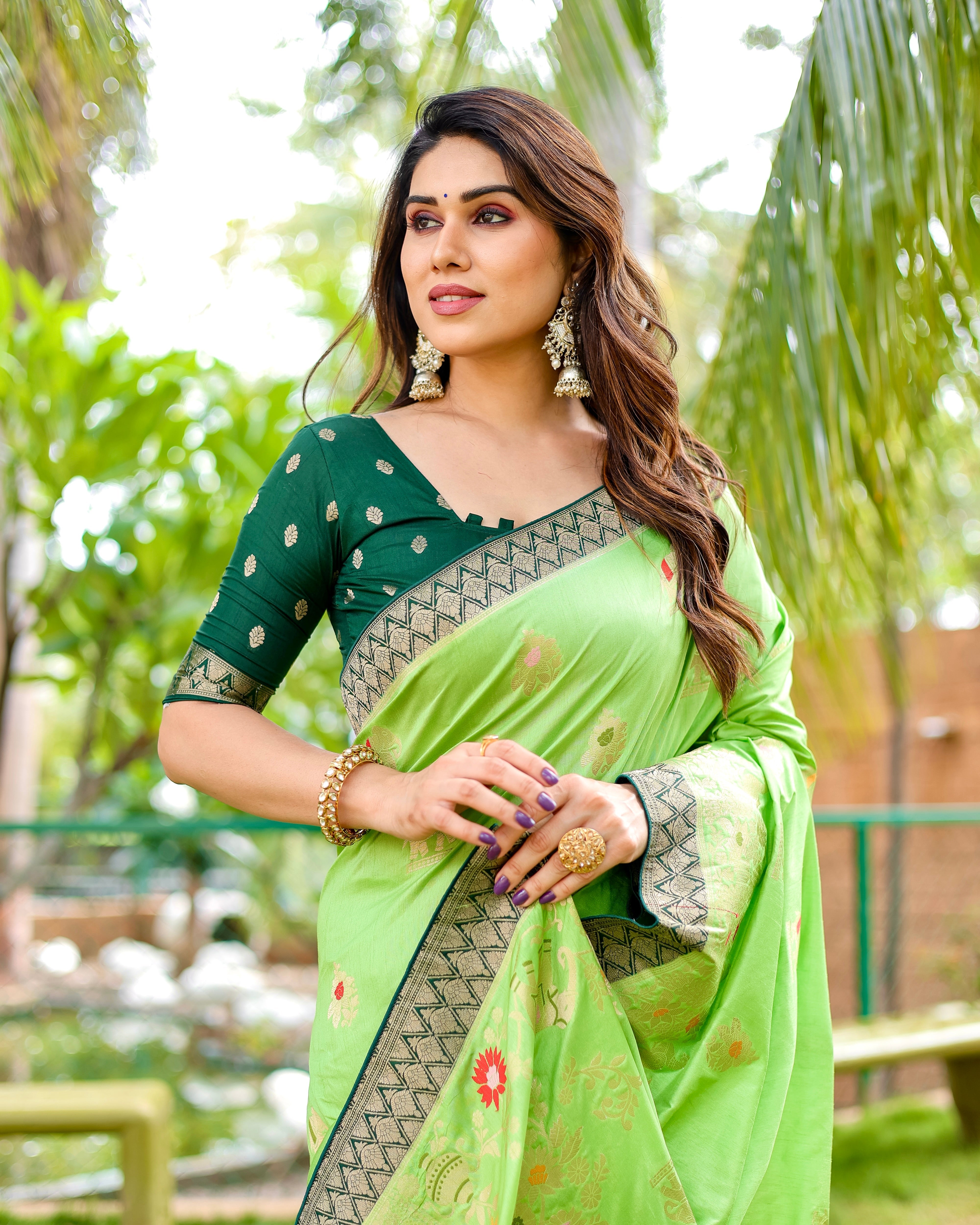 Premium Quality Handpicked & Easy To Drape Dola Silk Green Saree For This Wedding Season